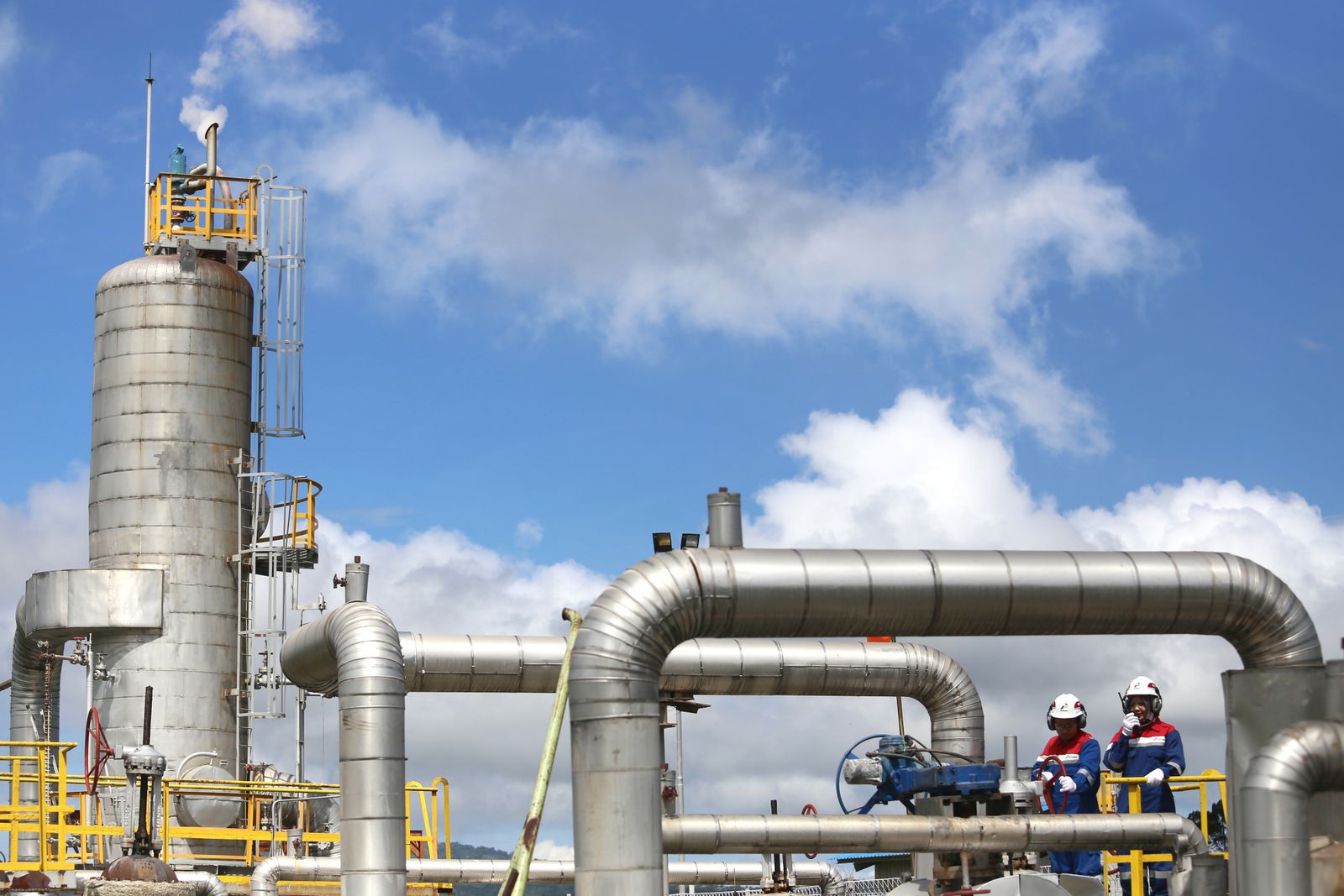 REFAD engineers at an oil and gas facility